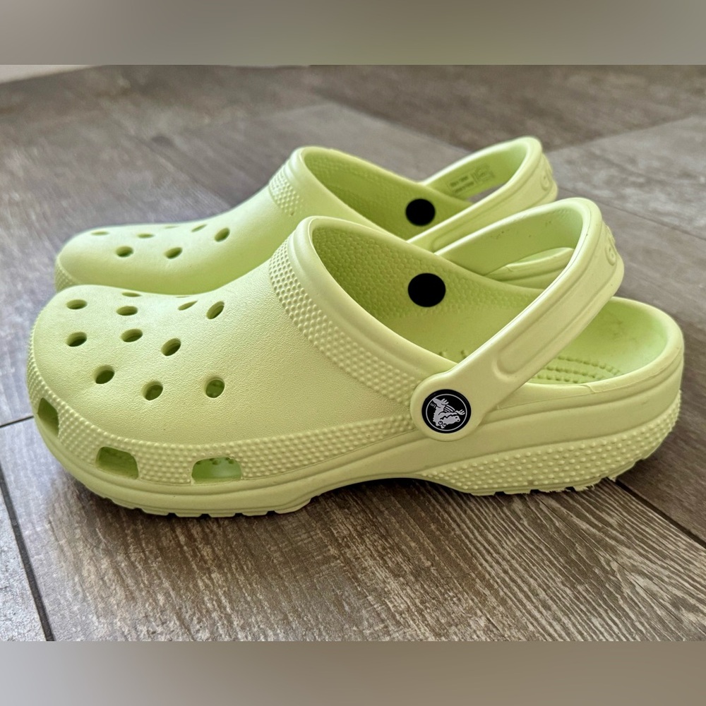 CROCS  Classic Unisex Slip on Clog Mens Size-6 Women’s Size-8